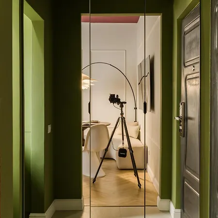 Rouge In Apartament *