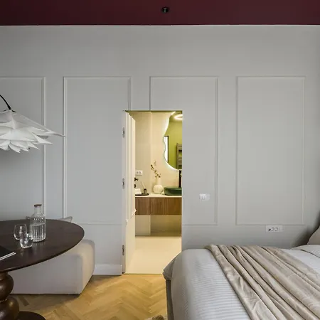 Rouge In Apartament