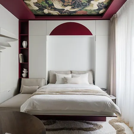 Apartment Rouge In Bucharest