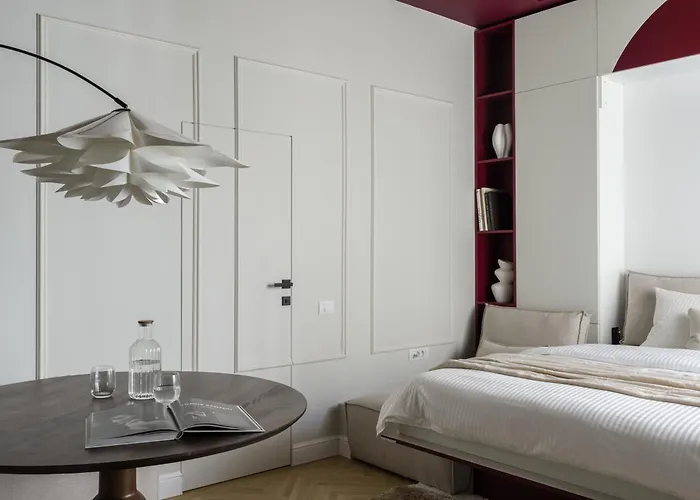 Rouge In Appartement *