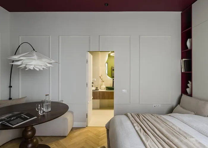 Rouge In Appartement