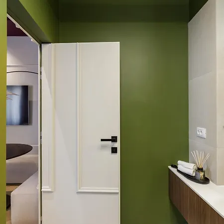 Rouge In Apartment Bucharest